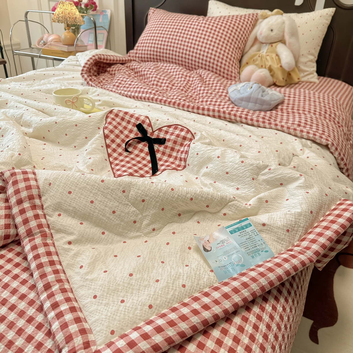 91家纺网 家纺一手货源 找家纺 （总）子钦家纺 2026新款春夏新款提花泡芙棉贴布绣手包边单夏被夏被四件套-丘比特的爱恋