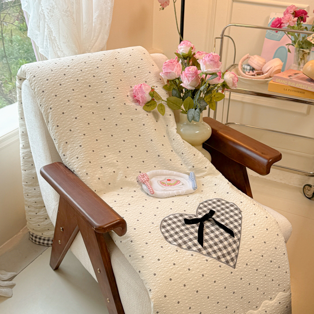 91家纺网 家纺一手货源 找家纺 子钦家纺 2026新款春夏新款提花泡芙棉贴布绣手包边单夏被夏被四件套-丘比特的爱恋 丘比特的爱恋-奶黑波点+黑小格