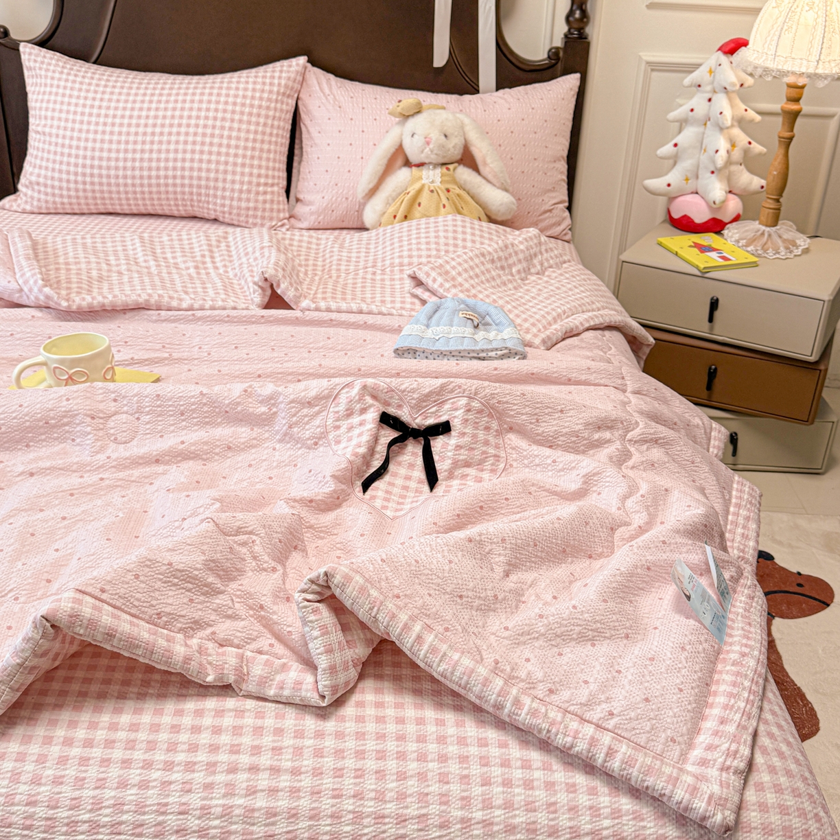 91家纺网 家纺一手货源 找家纺 子钦家纺 2026新款春夏新款提花泡芙棉贴布绣手包边单夏被夏被四件套-丘比特的爱恋 丘比特的爱恋-奶粉波点+粉波点