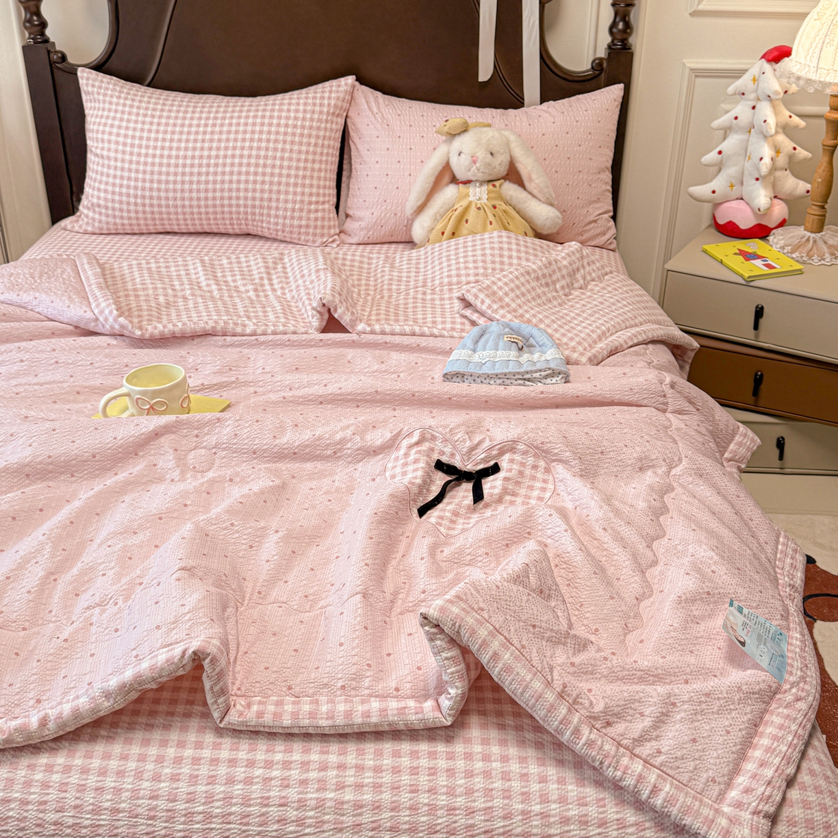 91家纺网 家纺一手货源 找家纺 子钦家纺 2026新款春夏新款提花泡芙棉贴布绣手包边单夏被夏被四件套-丘比特的爱恋 丘比特的爱恋-奶粉波点+粉波点