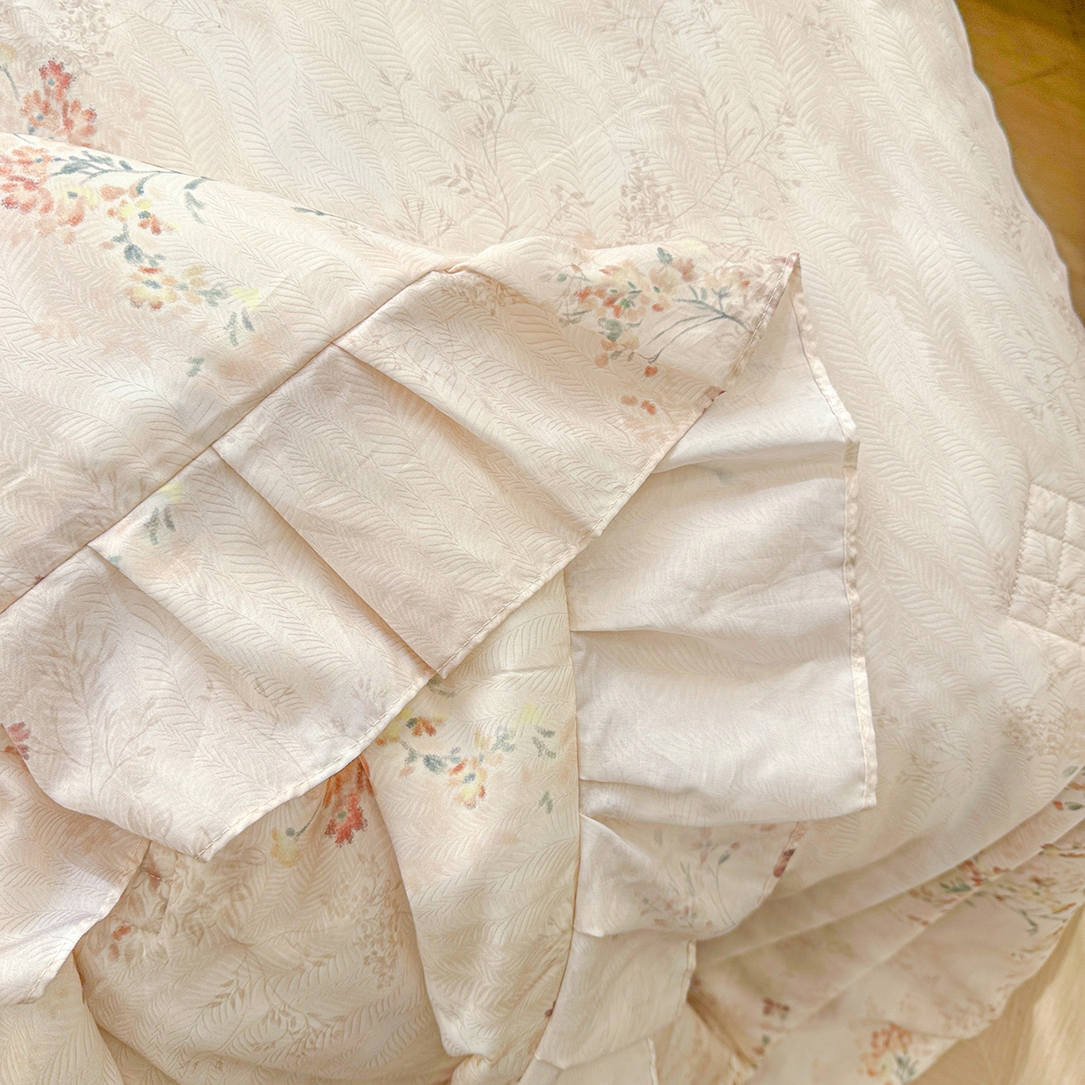 91家纺网 家纺一手货源 找家纺 宜凡 2026新款莱赛尔数码印花夹棉床盖夏被四件套 兰枝玉树