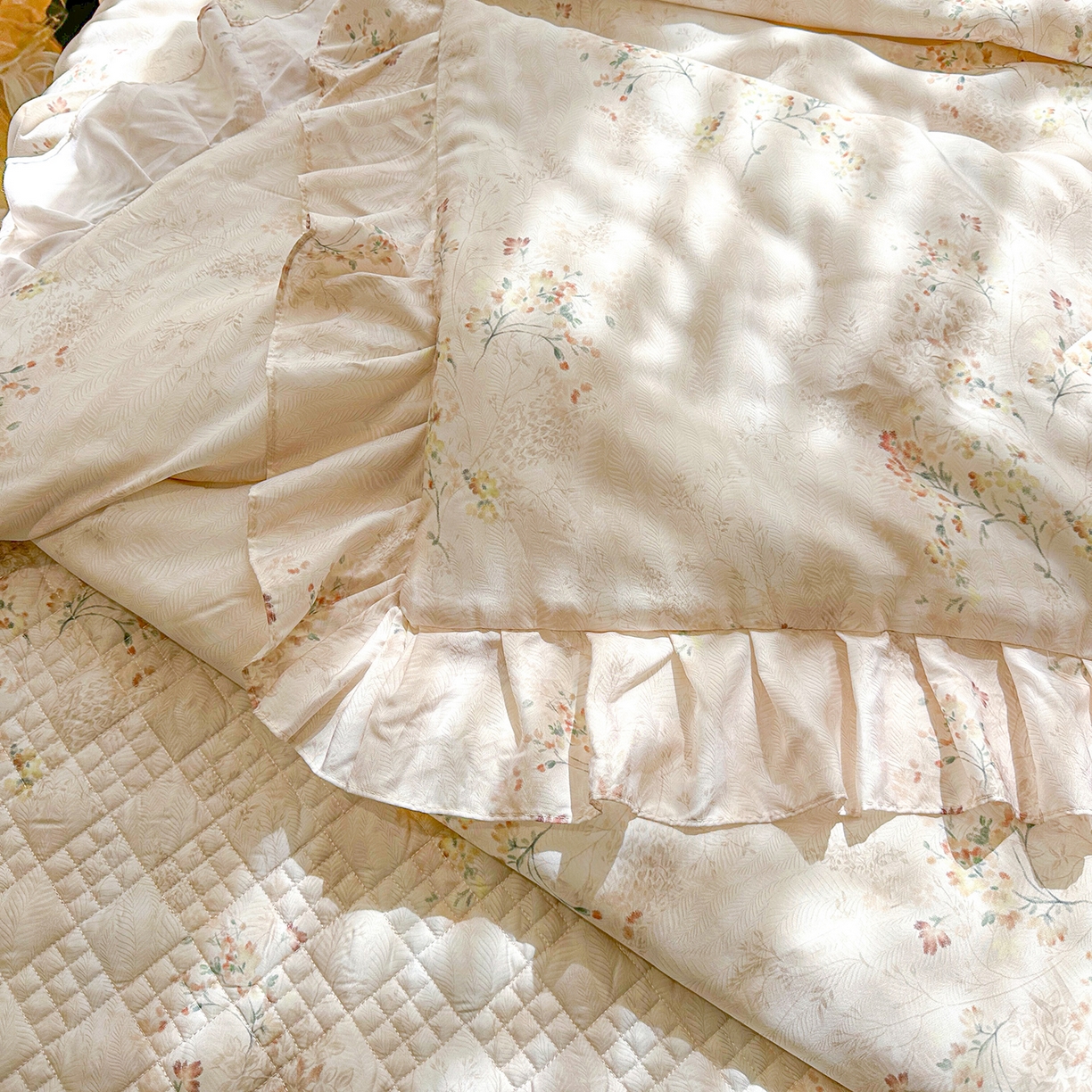 91家纺网 家纺一手货源 找家纺 宜凡 2026新款莱赛尔数码印花夹棉床盖夏被四件套 兰枝玉树