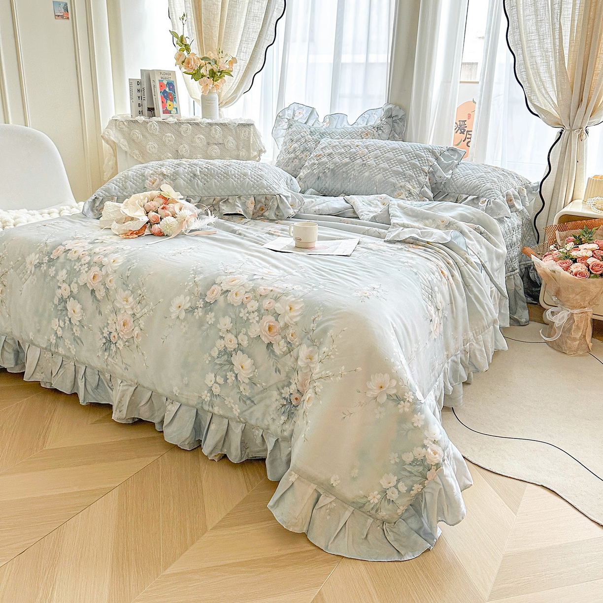 91家纺网 家纺一手货源 找家纺 宜凡 2026新款莱赛尔数码印花夹棉床盖夏被四件套 蓝铃风语