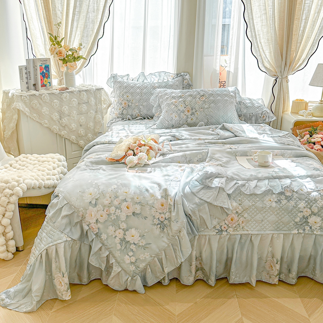 91家纺网 家纺一手货源 找家纺 宜凡 2026新款莱赛尔数码印花夹棉床盖夏被四件套 蓝铃风语