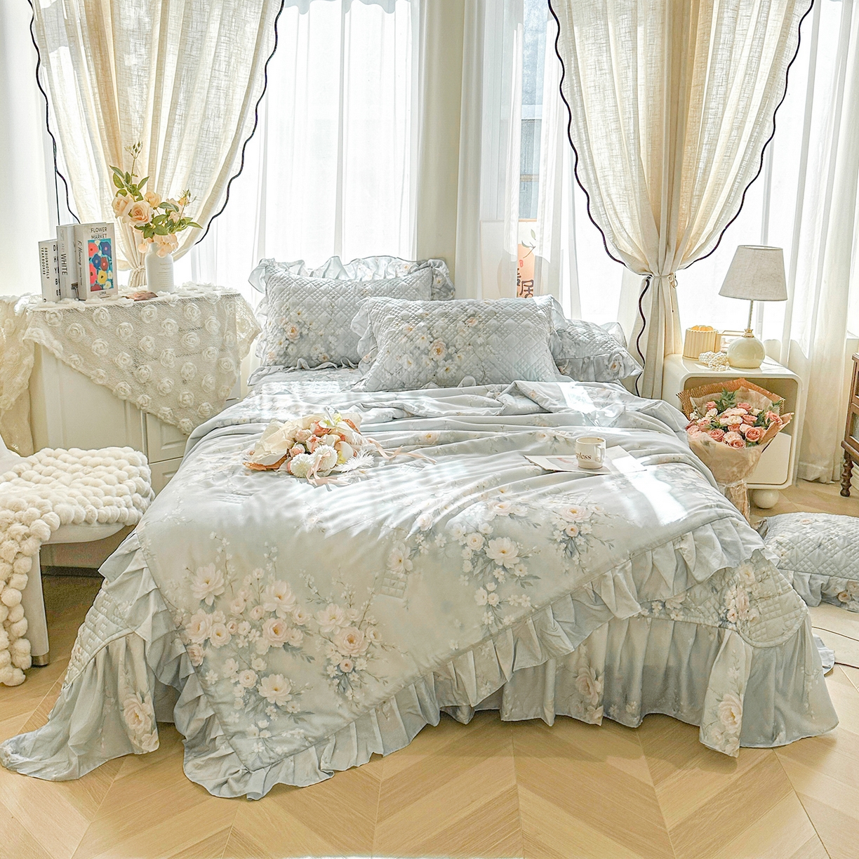 91家纺网 家纺一手货源 找家纺 宜凡 2026新款莱赛尔数码印花夹棉床盖夏被四件套 蓝铃风语