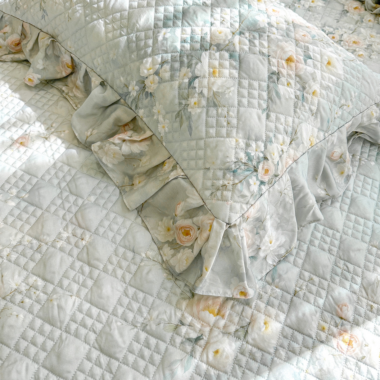 91家纺网 家纺一手货源 找家纺 宜凡 2026新款莱赛尔数码印花夹棉床盖夏被四件套 蓝铃风语