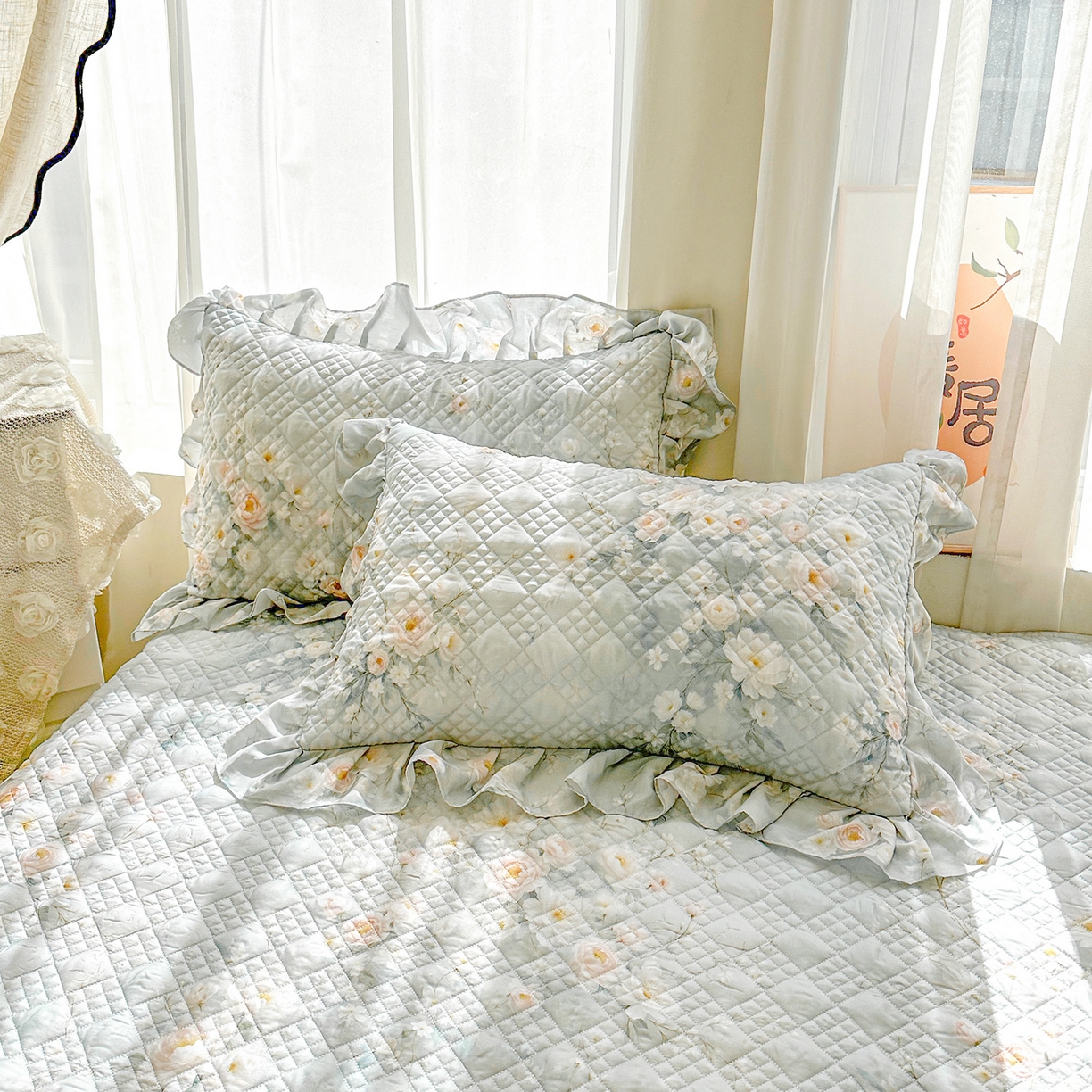 91家纺网 家纺一手货源 找家纺 宜凡 2026新款莱赛尔数码印花夹棉床盖夏被四件套 蓝铃风语