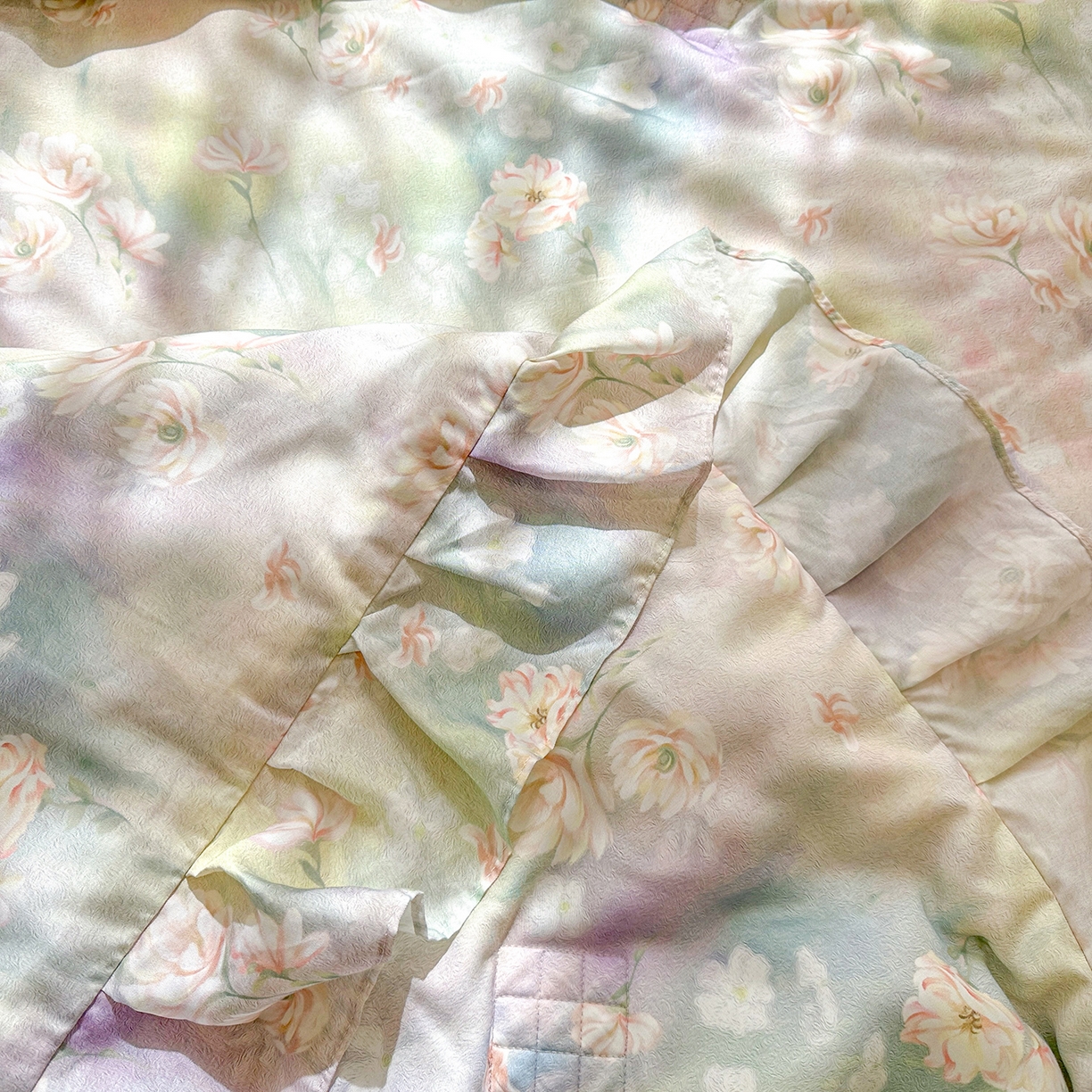 91家纺网 家纺一手货源 找家纺 宜凡 2026新款莱赛尔数码印花夹棉床盖夏被四件套 鸢尾幽梦