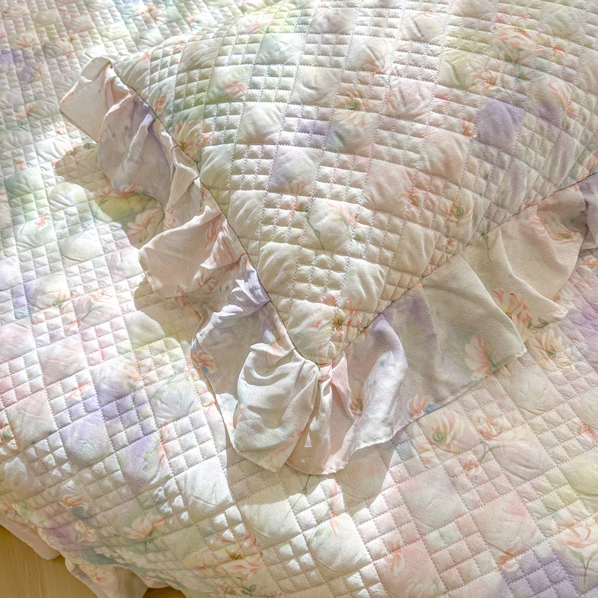 91家纺网 家纺一手货源 找家纺 宜凡 2026新款莱赛尔数码印花夹棉床盖夏被四件套 鸢尾幽梦