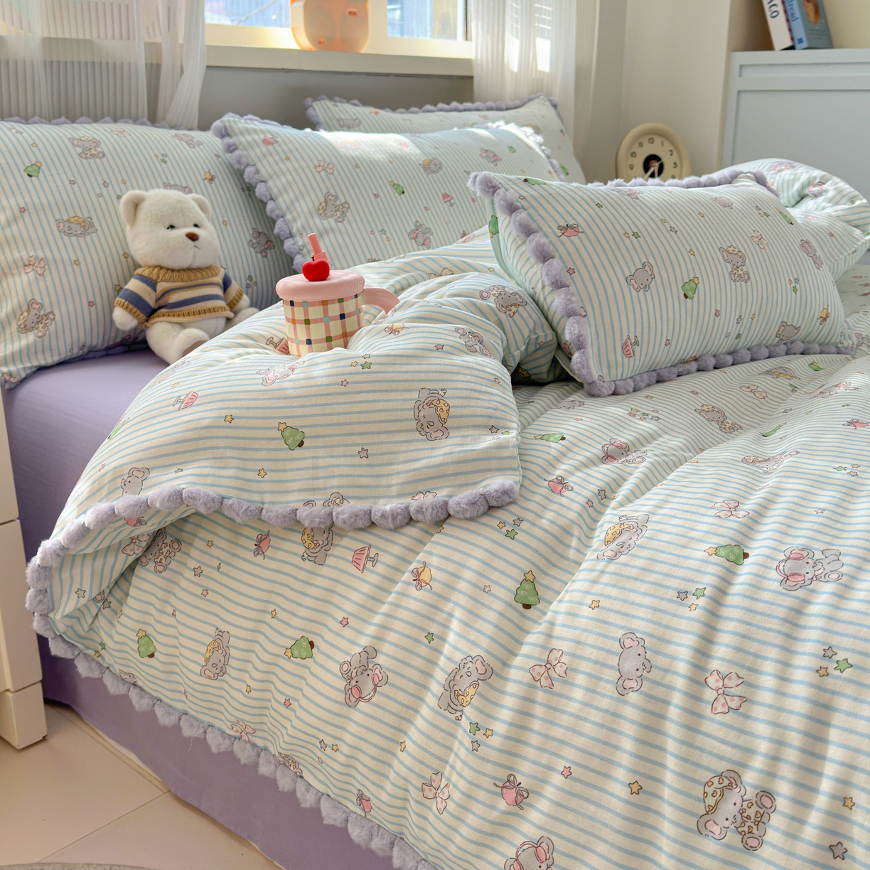 91家纺网 家纺一手货源 找家纺 丽涵家纺 2026新款全棉双层纱全棉纯棉大雁纹毛球花边四件套 音乐小象-紫