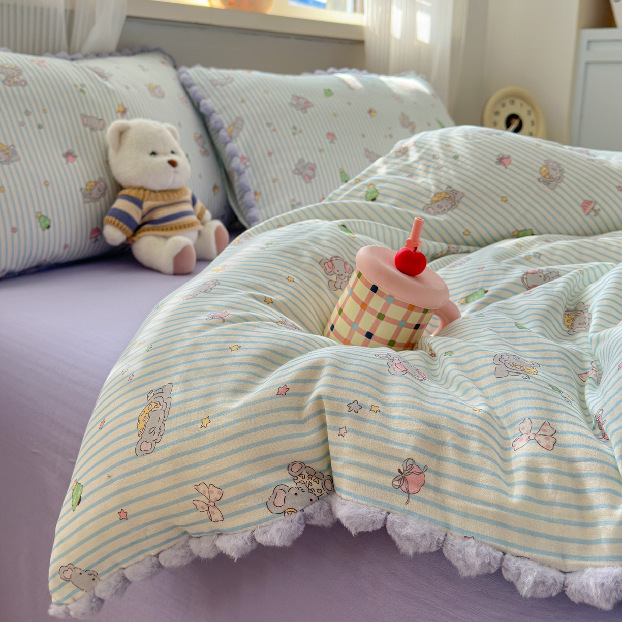 91家纺网 家纺一手货源 找家纺 丽涵家纺 2026新款全棉双层纱全棉纯棉大雁纹毛球花边四件套 音乐小象-紫