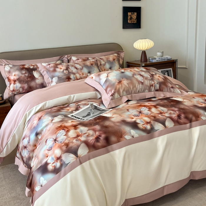 91家纺网 家纺一手货源 找家纺 （总）金牛座家纺 2026新款高克重细斜纹丝柔质感亲肤数码印花宽边四件套-庄生晓梦