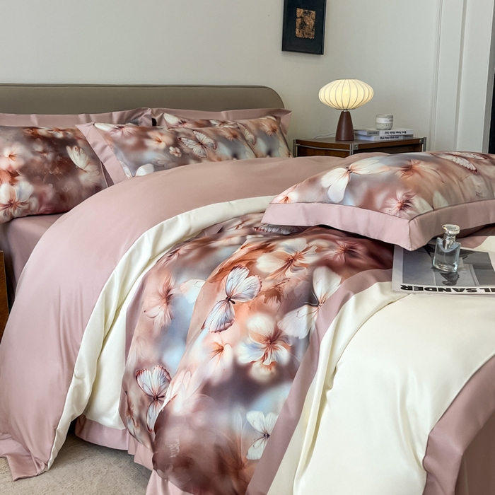 91家纺网 家纺一手货源 找家纺 （总）金牛座家纺 2026新款高克重细斜纹丝柔质感亲肤数码印花宽边四件套-庄生晓梦