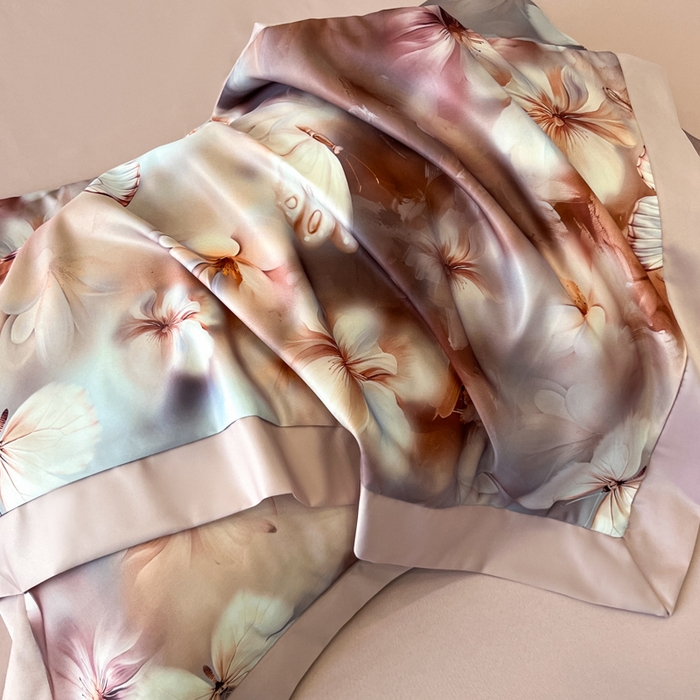 91家纺网 家纺一手货源 找家纺 （总）金牛座家纺 2026新款高克重细斜纹丝柔质感亲肤数码印花宽边四件套-庄生晓梦