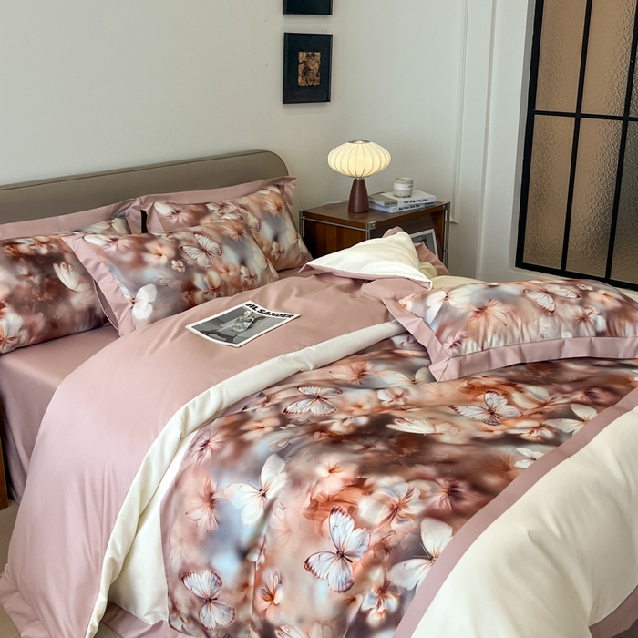金牛座家纺 2026新款高克重细斜纹丝柔质感亲肤数码印花宽边四件套-庄生晓梦 庄生晓梦-浅豆沙