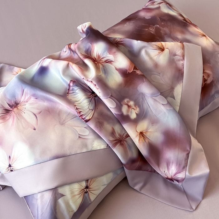 91家纺网 家纺一手货源 找家纺 金牛座家纺 2026新款高克重细斜纹丝柔质感亲肤数码印花宽边四件套-庄生晓梦 庄生晓梦-浅紫