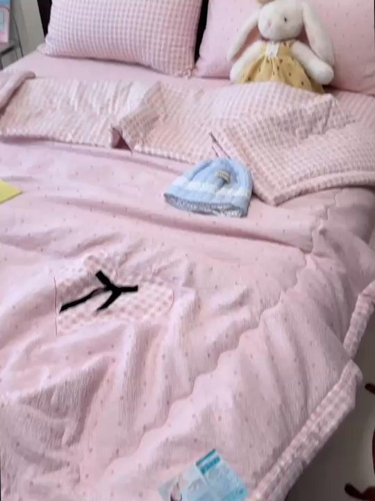 91家纺网 家纺一手货源 找家纺 子钦家纺 2026新款春夏新款提花泡芙棉贴布绣手包边单夏被夏被四件套-丘比特的爱恋 丘比特的爱恋-奶粉波点+粉波点