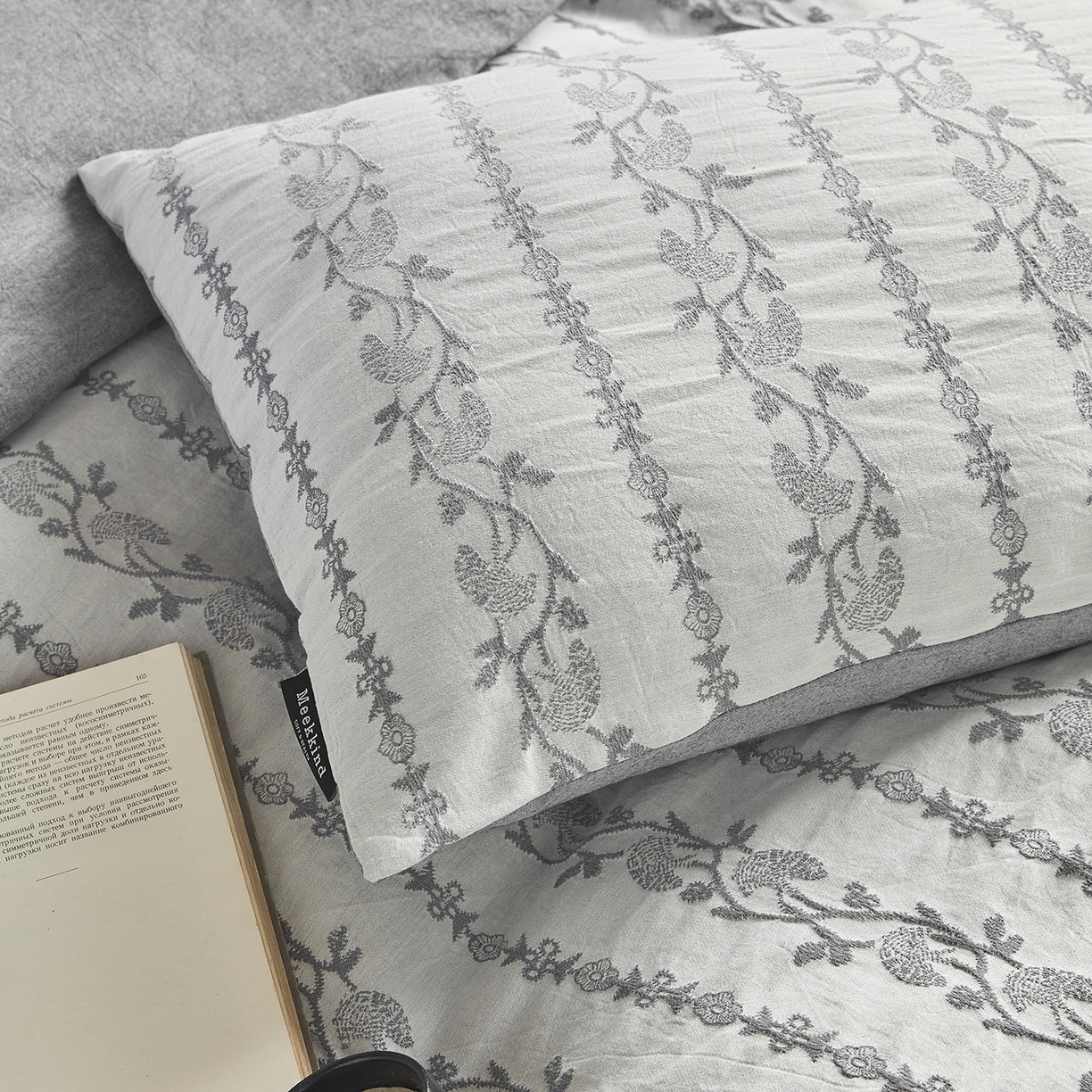 91家纺网 家纺一手货源 找家纺 风向标家纺 2026新款厚织提花麻感水洗全棉四件套-风格一 茉白-麻蓝