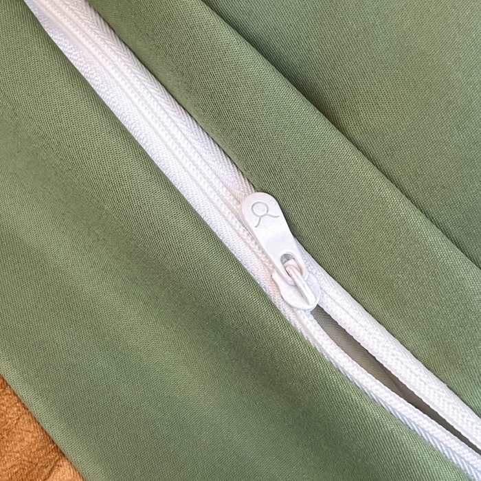 91家纺网 家纺一手货源 找家纺 金牛座家纺 2026新款高克重细斜纹丝柔质感亲肤数码印花宽边四件套-庄生晓梦 庄生晓梦-橄榄绿