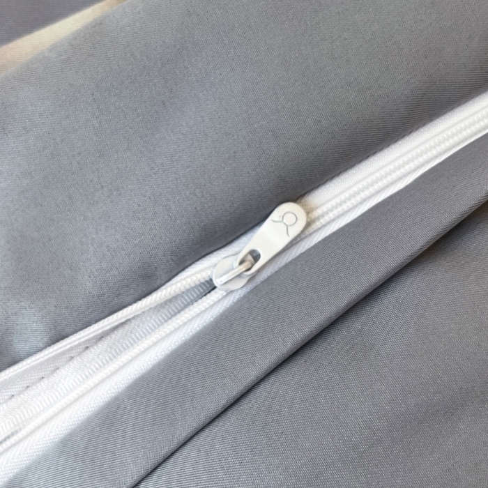 91家纺网 家纺一手货源 找家纺 金牛座家纺 2026新款高克重细斜纹丝柔质感亲肤数码印花宽边四件套-庄生晓梦 庄生晓梦-灰