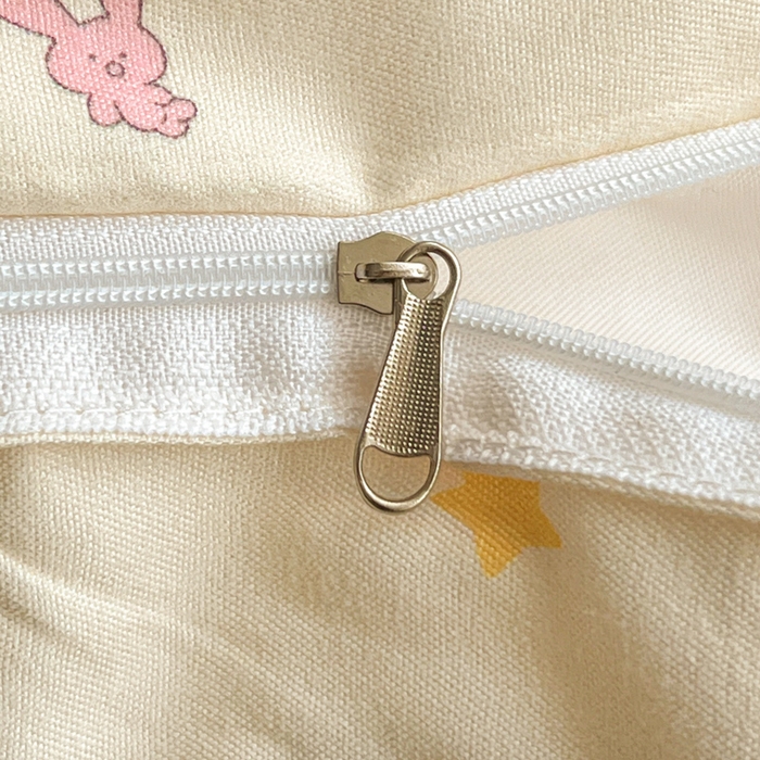 91家纺网 家纺一手货源 找家纺 KT猫直营店 2026新款卡通斜纹磨毛大版四件套 星星人