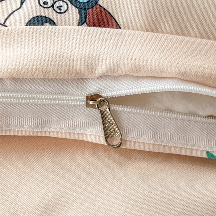 91家纺网 家纺一手货源 找家纺 KT猫直营店 2026新款卡通斜纹磨毛大版四件套 眼镜狗