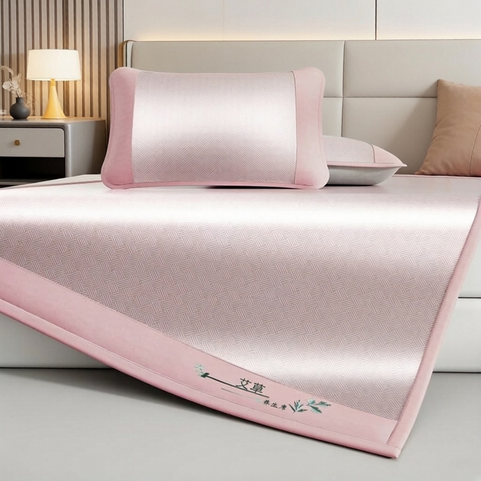 91家纺网 家纺一手货源 找家纺 （总）好艺佳毛毯 2026新款艾草凉席冰丝席绣花高密碳光软席PE饼干花三件套学生宿舍可机洗水洗