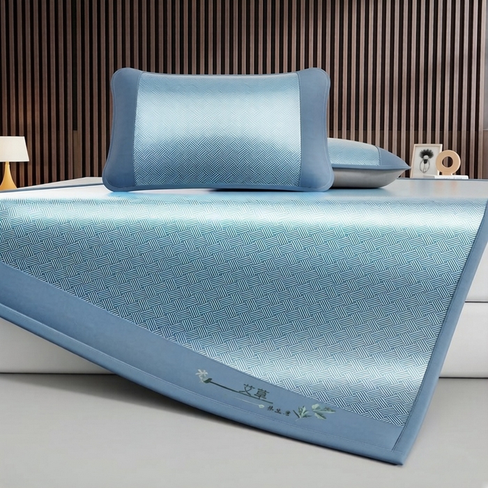 91家纺网 家纺一手货源 找家纺 （总）好艺佳毛毯 2026新款艾草凉席冰丝席绣花高密碳光软席PE饼干花三件套学生宿舍可机洗水洗