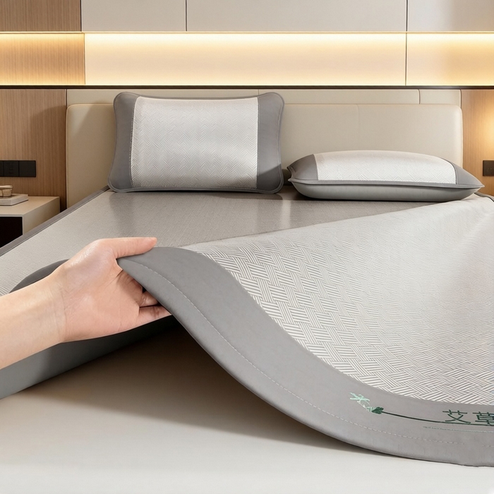 91家纺网 家纺一手货源 找家纺 （总）好艺佳毛毯 2026新款艾草凉席冰丝席绣花高密碳光软席PE饼干花三件套学生宿舍可机洗水洗