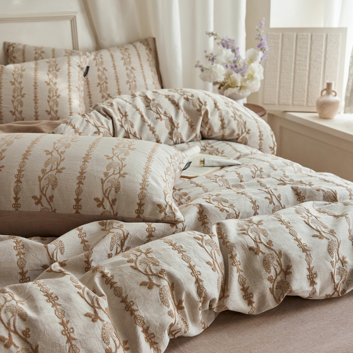 91家纺网 家纺一手货源 找家纺 风向标家纺 2026新款厚织提花麻感水洗全棉四件套-风格二 茉白-麻咖