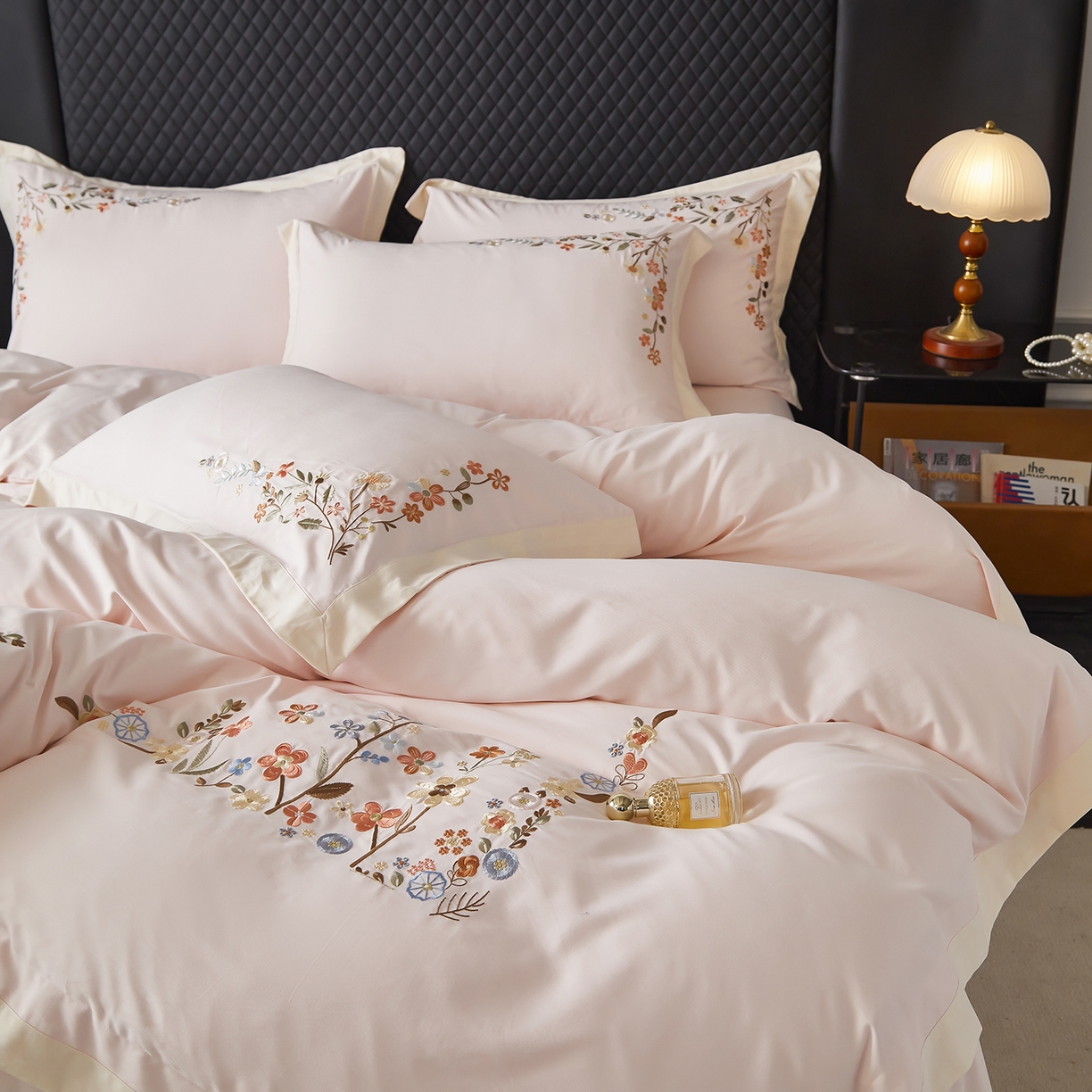 91家纺网 家纺一手货源 找家纺 遇见家居生活馆 2026新款罗云棉刺绣四件套-春日茶会 山茶粉