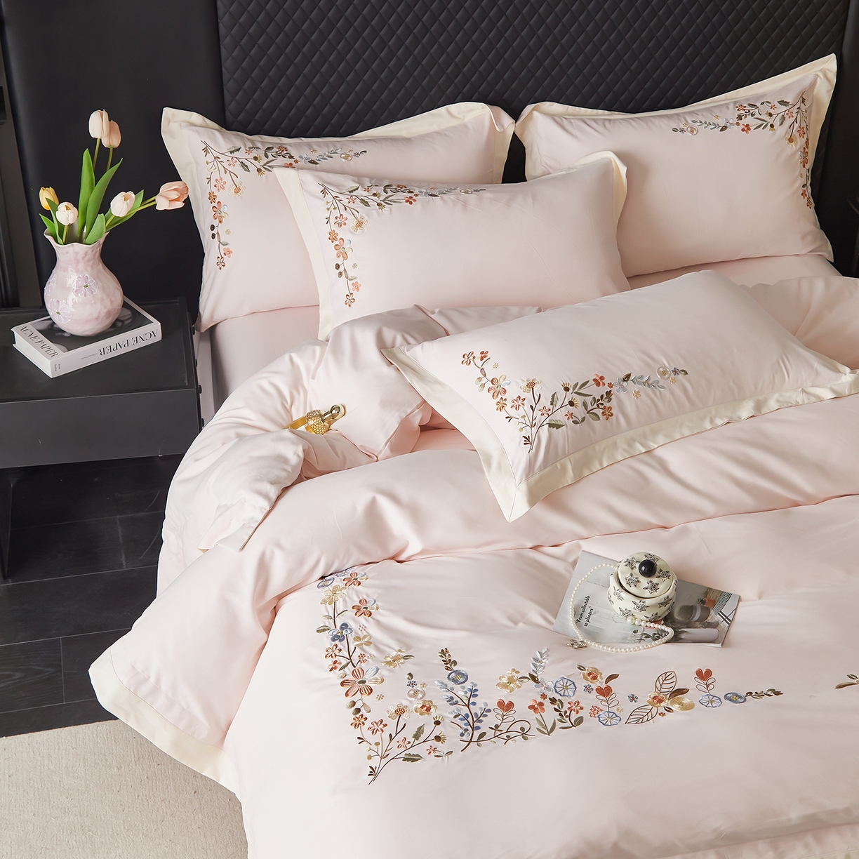 91家纺网 家纺一手货源 找家纺 遇见家居生活馆 2026新款罗云棉刺绣四件套-春日茶会 山茶粉