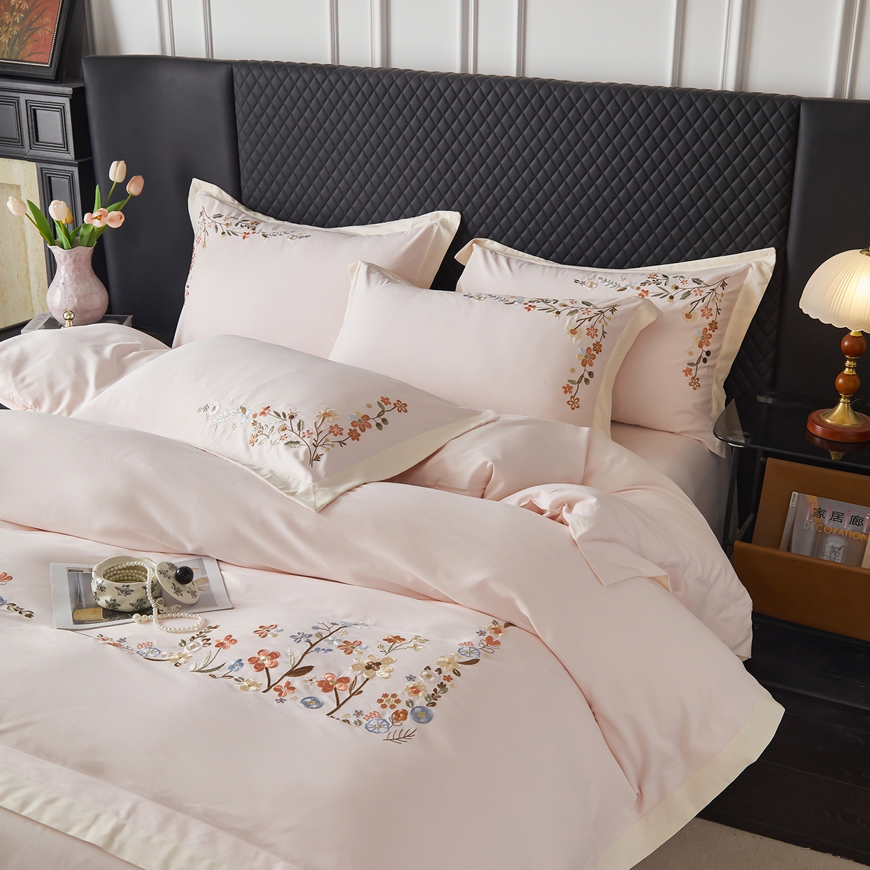 91家纺网 家纺一手货源 找家纺 遇见家居生活馆 2026新款罗云棉刺绣四件套-春日茶会 山茶粉