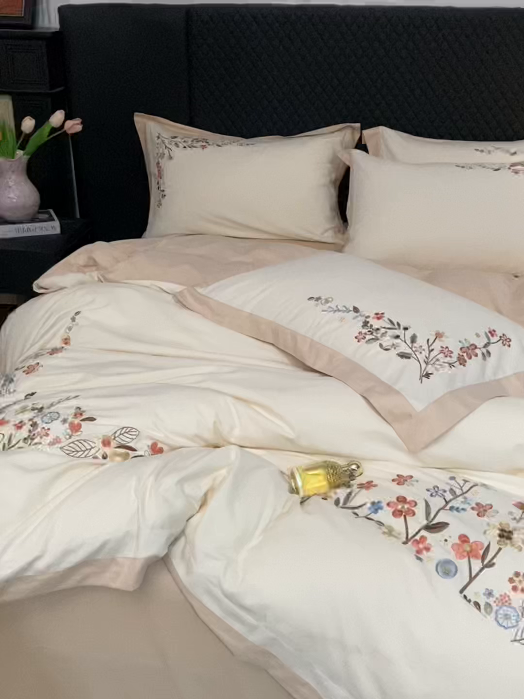 91家纺网 家纺一手货源 找家纺 遇见家居生活馆 2026新款罗云棉刺绣四件套-春日茶会 乳白+麦芽糖