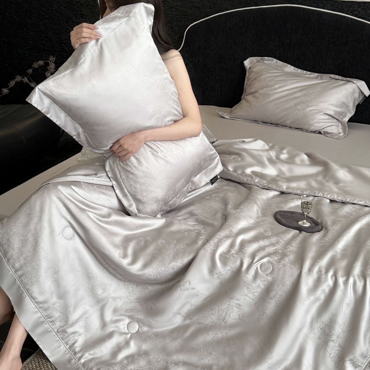 91家纺网 家纺一手货源 找家纺 （总）三味舒屋 2026新款秘境丝语系列60S兰精提花天丝夏被阿娜亚