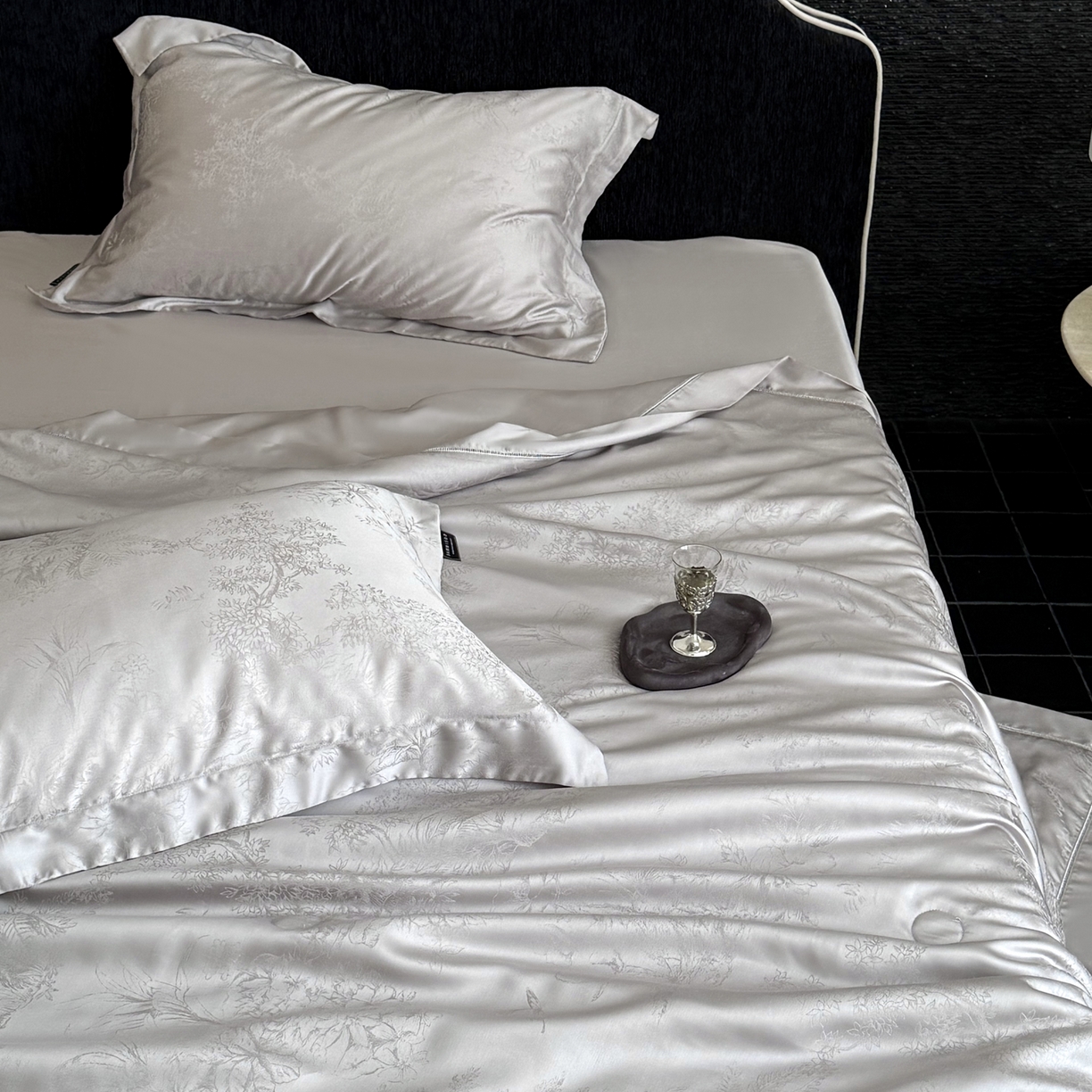 91家纺网 家纺一手货源 找家纺 （总）三味舒屋 2026新款秘境丝语系列60S兰精提花天丝夏被阿娜亚