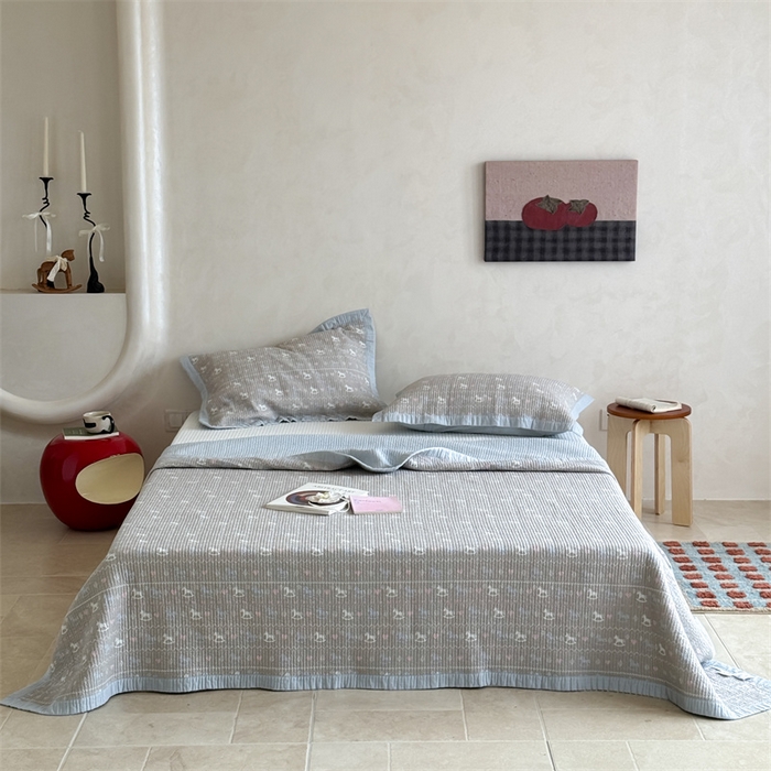 91家纺网 家纺一手货源 找家纺 床盖工厂店 2026春夏新款双面100%全棉填充80棉花床盖三件套 冬日恋歌 灰