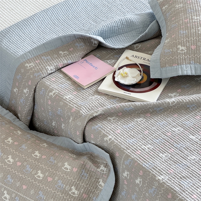 91家纺网 家纺一手货源 找家纺 床盖工厂店 2026春夏新款双面100%全棉填充80棉花床盖三件套 冬日恋歌 灰