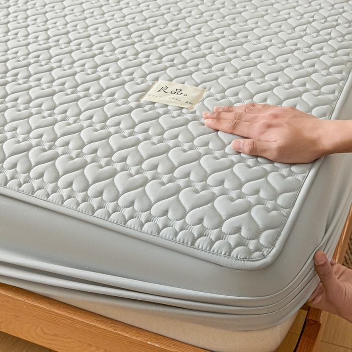 91家纺网 家纺一手货源 找家纺 曼陀罗 2026新款A类母婴级新疆棉花夹棉防水单床笠 床笠单件-倾心 倾心-浅灰