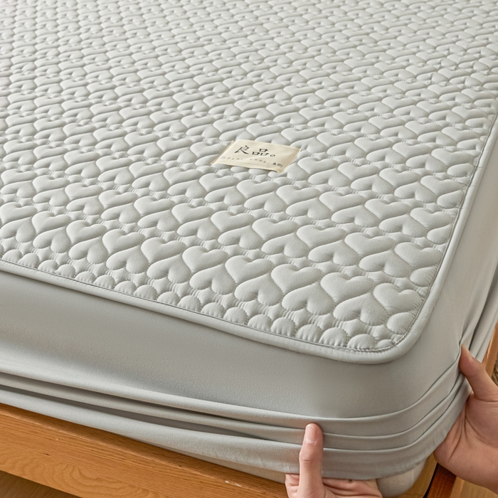 91家纺网 家纺一手货源 找家纺 曼陀罗 2026新款A类母婴级新疆棉花夹棉防水单床笠 床笠单件-倾心 倾心-浅灰