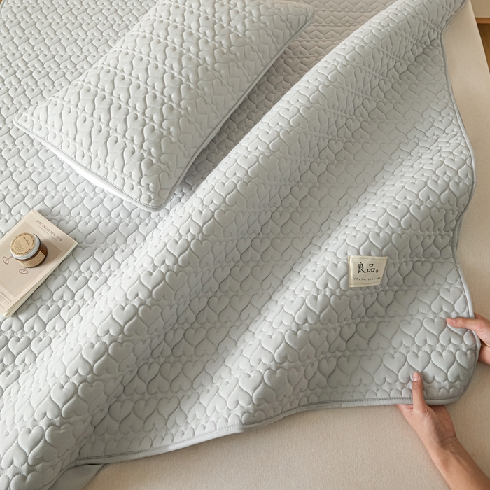 91家纺网 家纺一手货源 找家纺 曼陀罗 2026新款A类母婴级新疆棉花夹棉防水单床笠 床笠单件-倾心 倾心-浅灰
