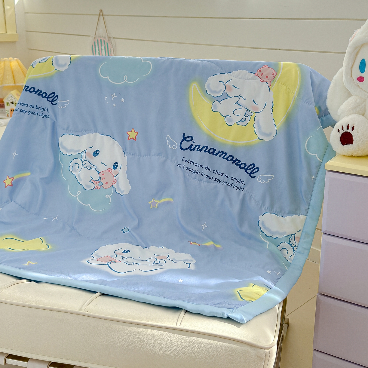 91家纺网 家纺一手货源 找家纺 沁童儿童用品店 2026新款三丽鸥儿童被 蓝色小兔