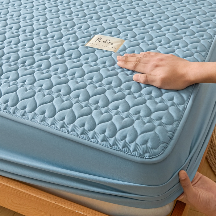 91家纺网 家纺一手货源 找家纺 曼陀罗 2026新款A类母婴级新疆棉花夹棉防水单床笠 床笠单件-倾心 倾心-雾蓝