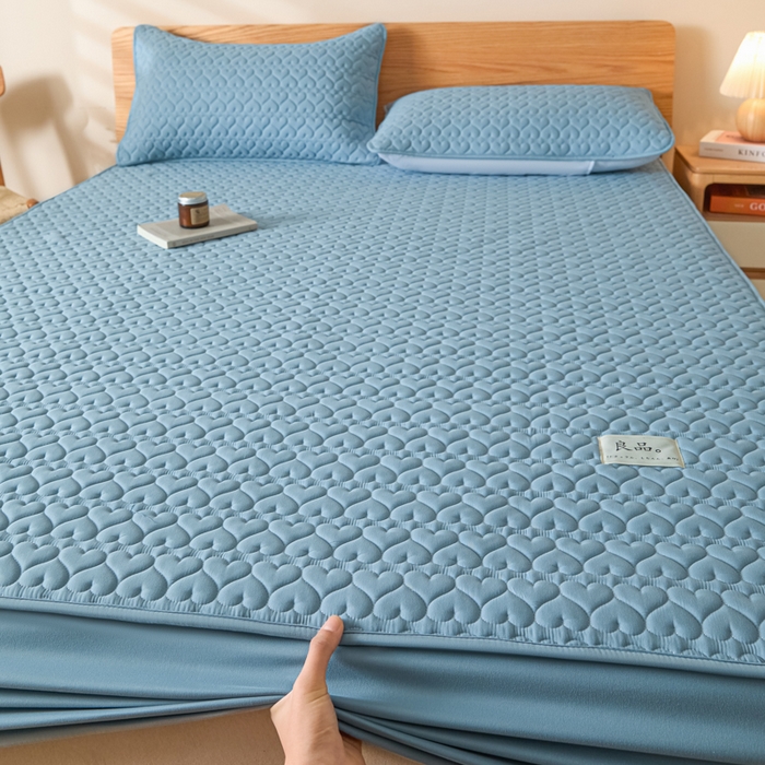 91家纺网 家纺一手货源 找家纺 曼陀罗 2026新款A类母婴级新疆棉花夹棉防水单床笠 床笠单件-倾心 倾心-雾蓝