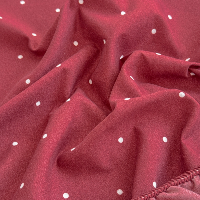 91家纺网 家纺一手货源 找家纺 爱多多家居 2026春夏新款水洗古棉枕套 酒红波点