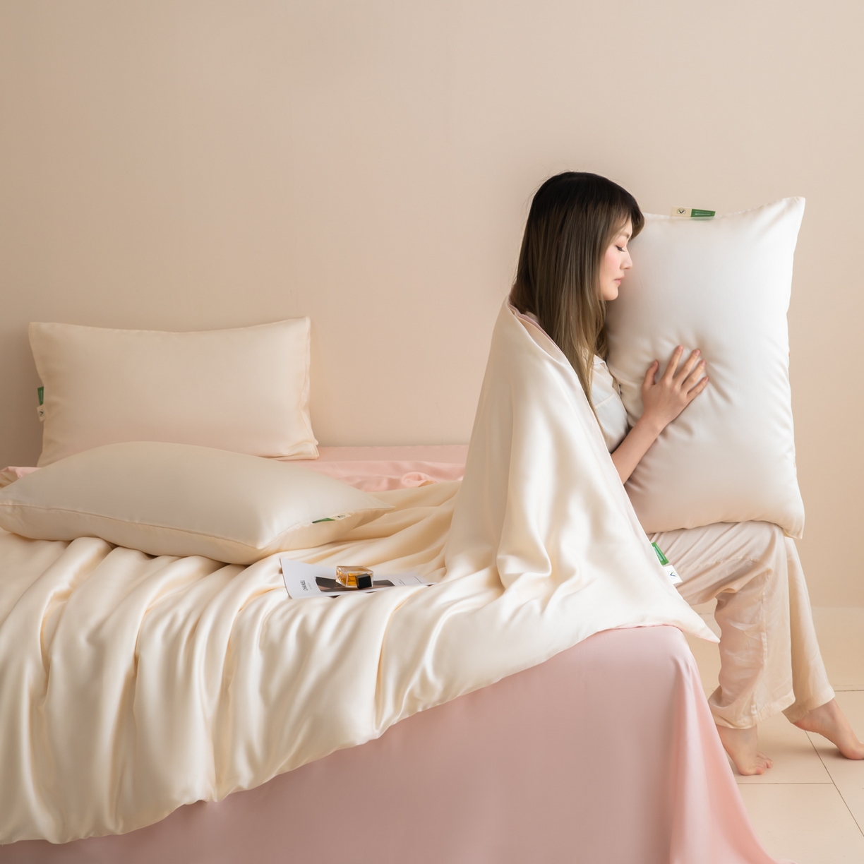91家纺网 家纺一手货源 找家纺 眠博士 2026新款60S天丝莱赛尔纯色四件套 60S天丝套件-云朵白+粉