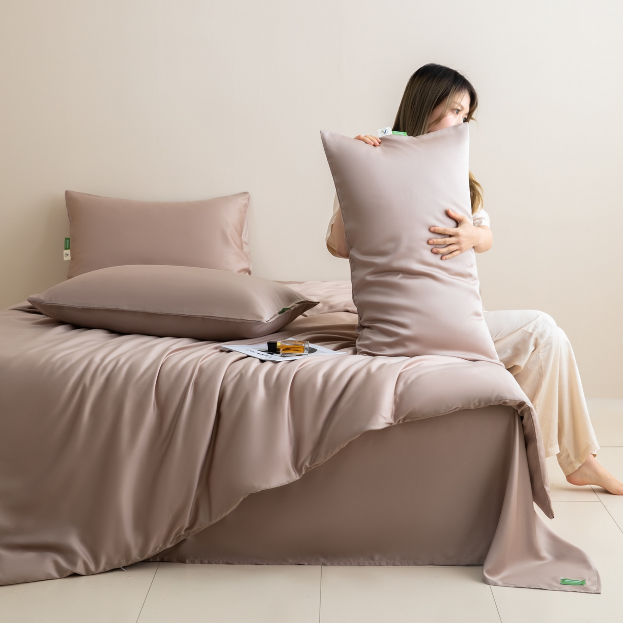 91家纺网 家纺一手货源 找家纺 眠博士 2026新款60S天丝莱赛尔纯色四件套 60S天丝套件-中茶色