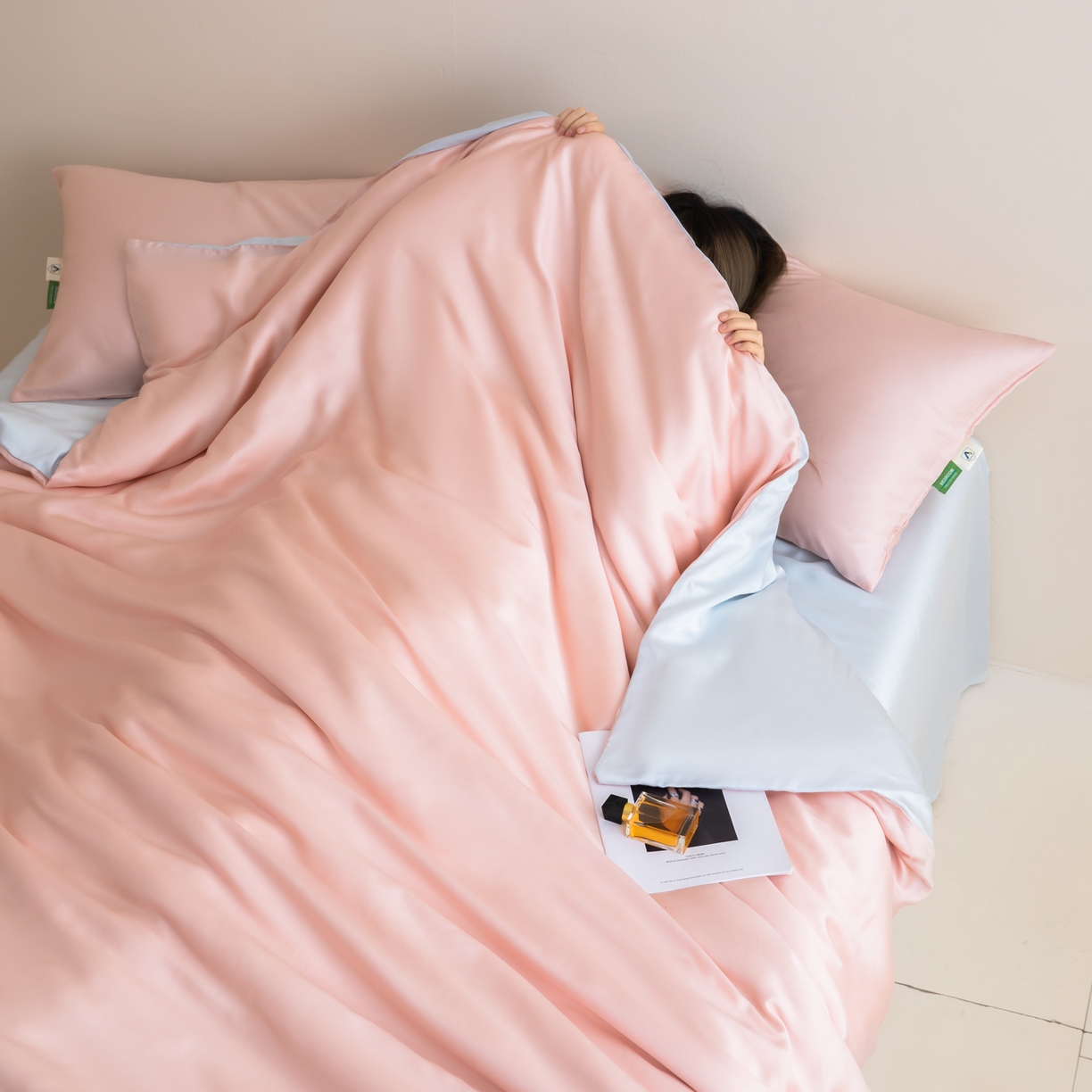 91家纺网 家纺一手货源 找家纺 眠博士 2026新款60S天丝莱赛尔纯色四件套 60S天丝套件-云朵粉+蓝