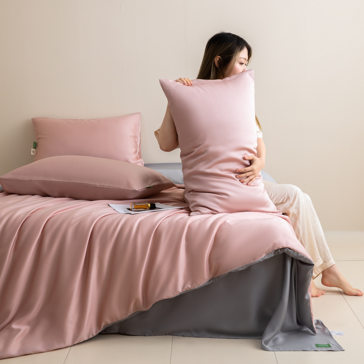 91家纺网 家纺一手货源 找家纺 眠博士 2026新款60S天丝莱赛尔纯色四件套 60S天丝套件-藕粉+灰