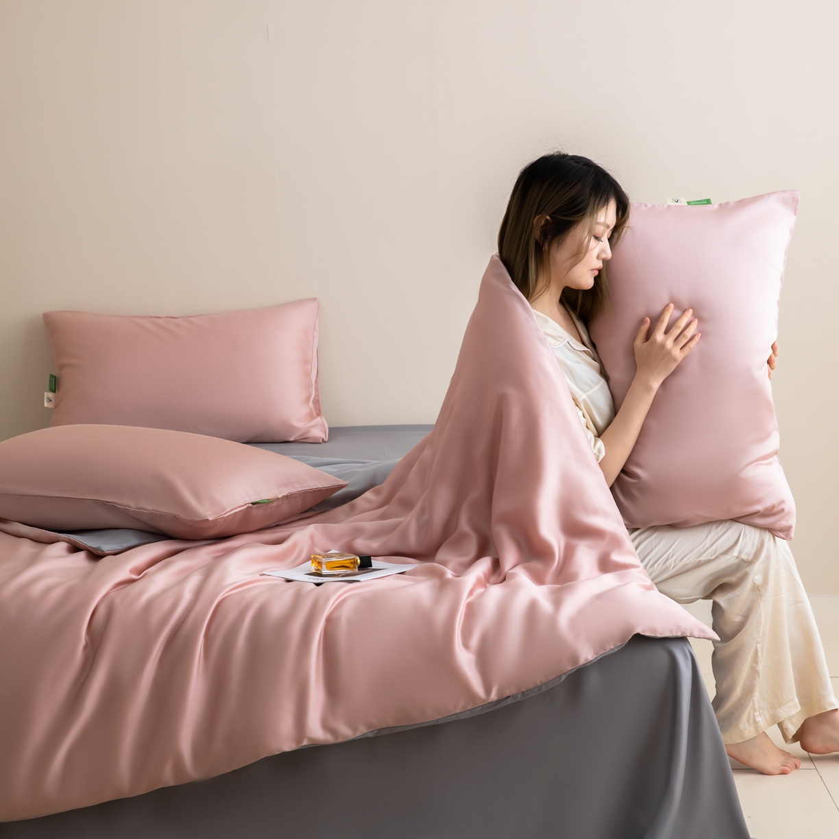 91家纺网 家纺一手货源 找家纺 眠博士 2026新款60S天丝莱赛尔纯色四件套 60S天丝套件-藕粉+灰